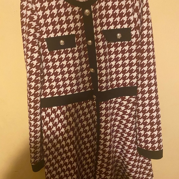 SHEIN Dresses & Skirts - Shein Black and burgandy Houndstooth Top